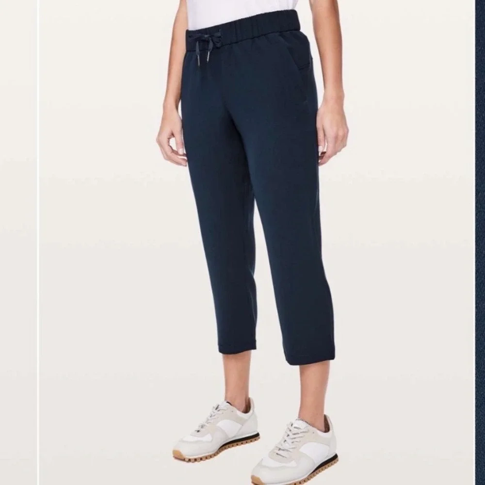 LULULEMON On The Fly Crop Woven 23